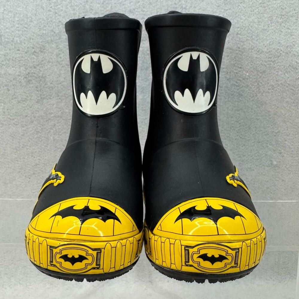 NWOT Batman Boys Crocs Bump-it Rain Boots Black and Yellow size 6 HTF